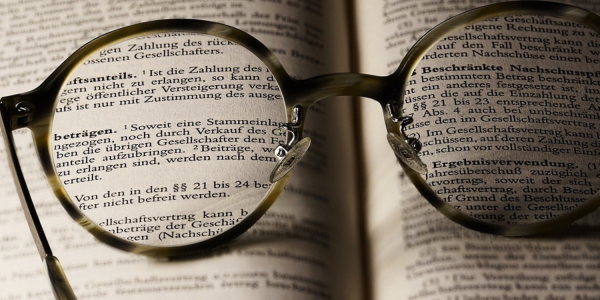 COME SCEGLIERE GLI OCCHIALI DA LETTURA PERFETTI: CARATTERISTICHE, ISTRUZIONI PER L'USO E LA PERDITA DI VISTA